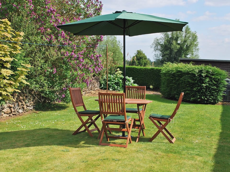 Sitting-out-area | Westover Cottage, Nr. Abingdon