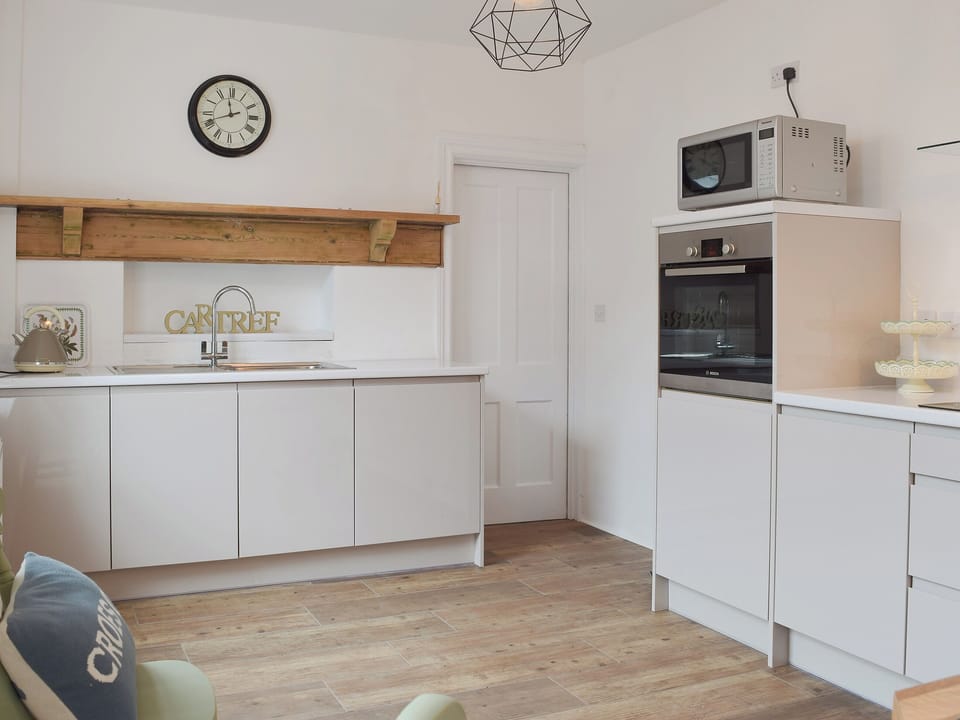 Well equipped kitchen | Gwylfa, Trimsaran, near Kidwelly