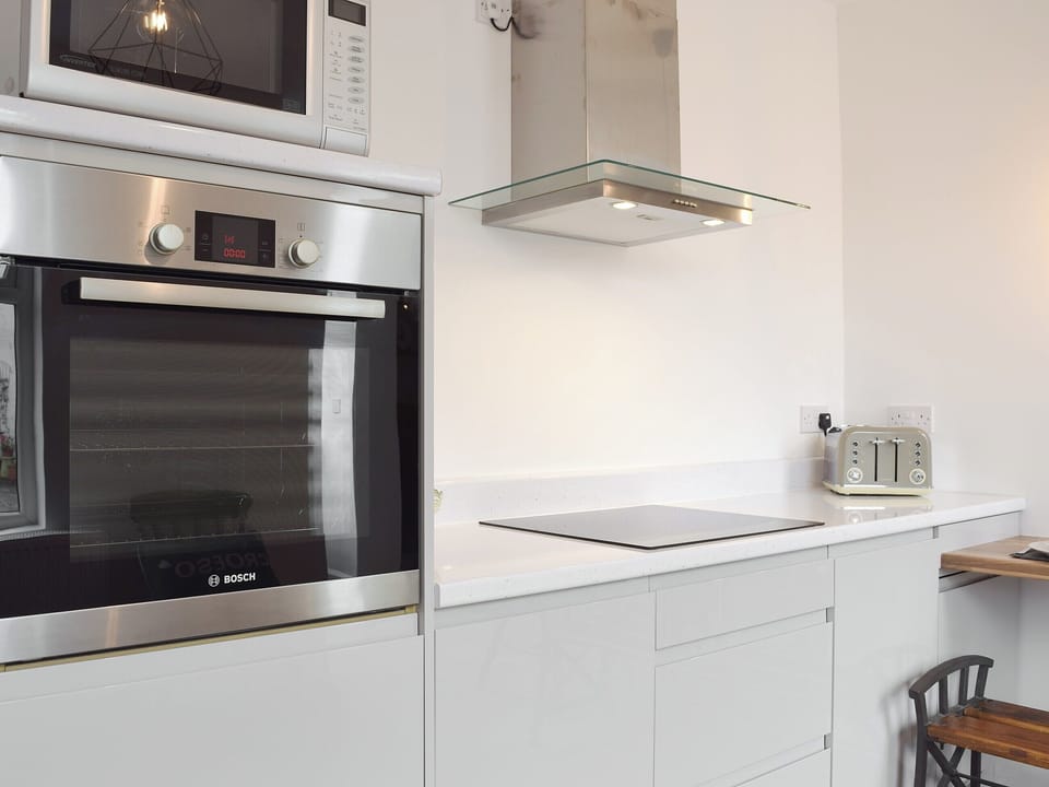 Well equipped kitchen | Gwylfa, Trimsaran, near Kidwelly