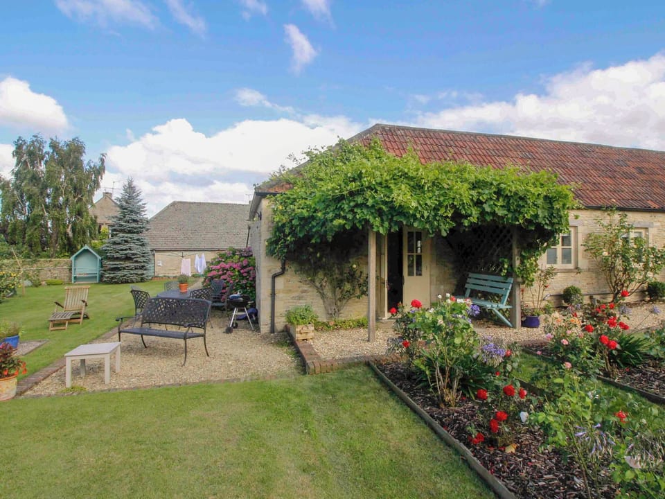 Exterior | Le Jardin - Manor Farm Barns, Tarlton, Cirencester