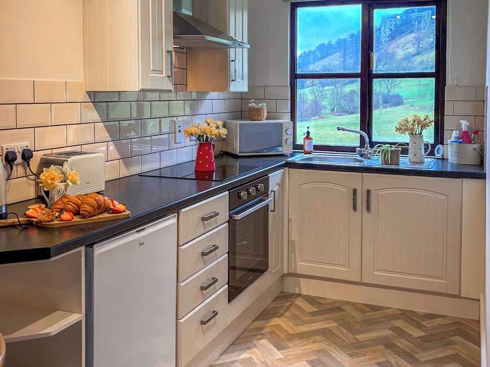 Kitchen | Robin&rsquo;s Retreat - Cwm Chwefru Cottages, Newbridge-on-Wye, near Builth Wells