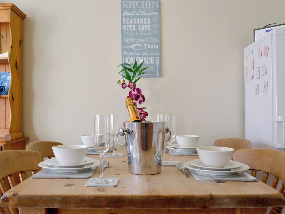 Ideal dining area | Draig&rsquo;s Cottage, Abergavenny