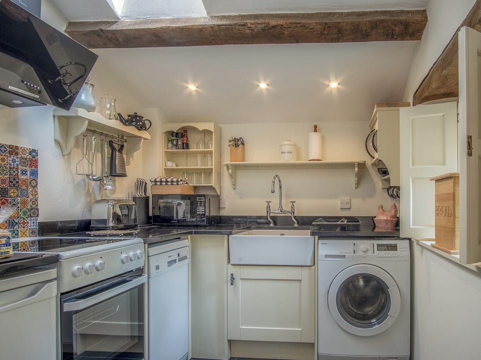 Kitchen | Primrose Cottage - Summerhill Cottages, Amroth