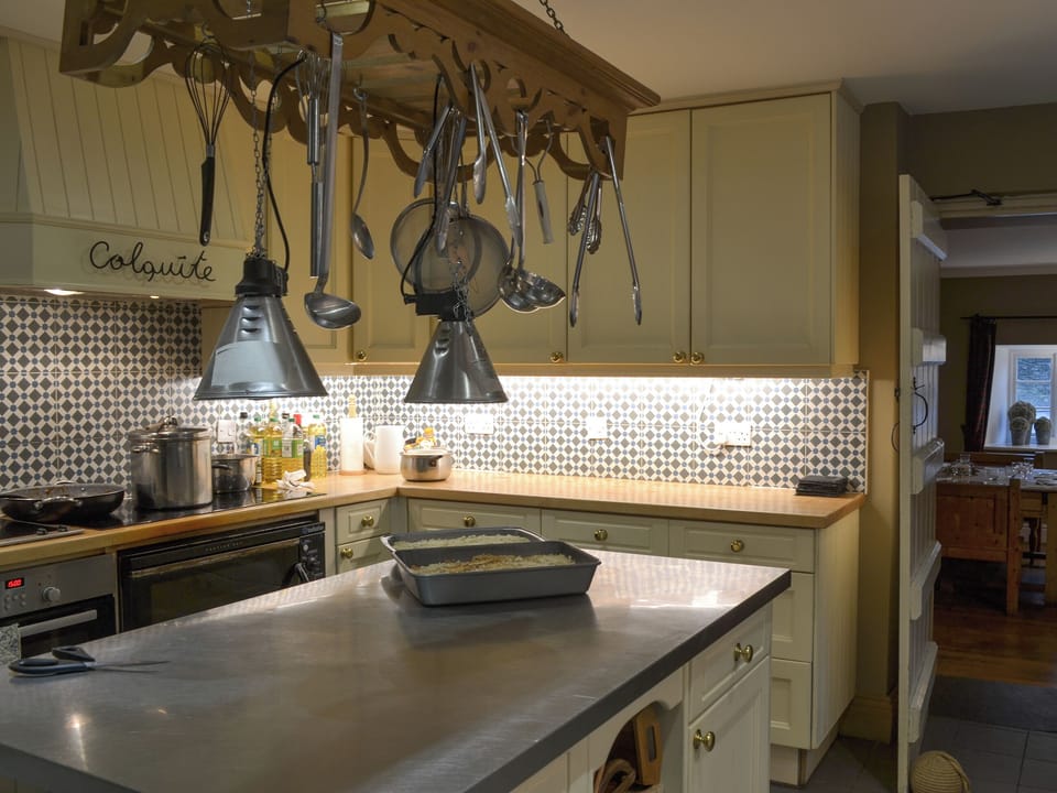 Lovely country kitchen | The Shooting Lodge, Colquite, Washaway