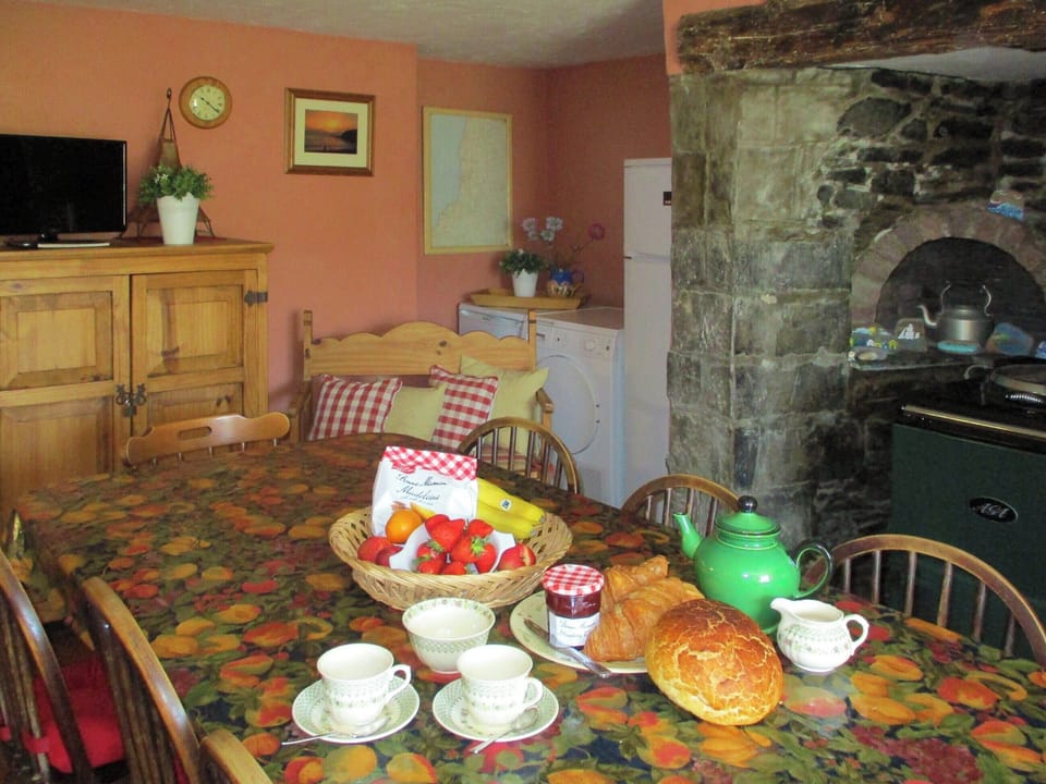 Kitchen/diner with Aga | Tremaer, Bude