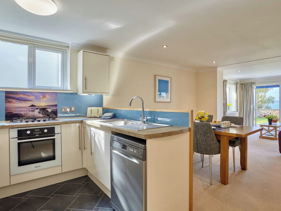 Kitchen/diner | Polgew Apartment - Polgew Suites, Marazion