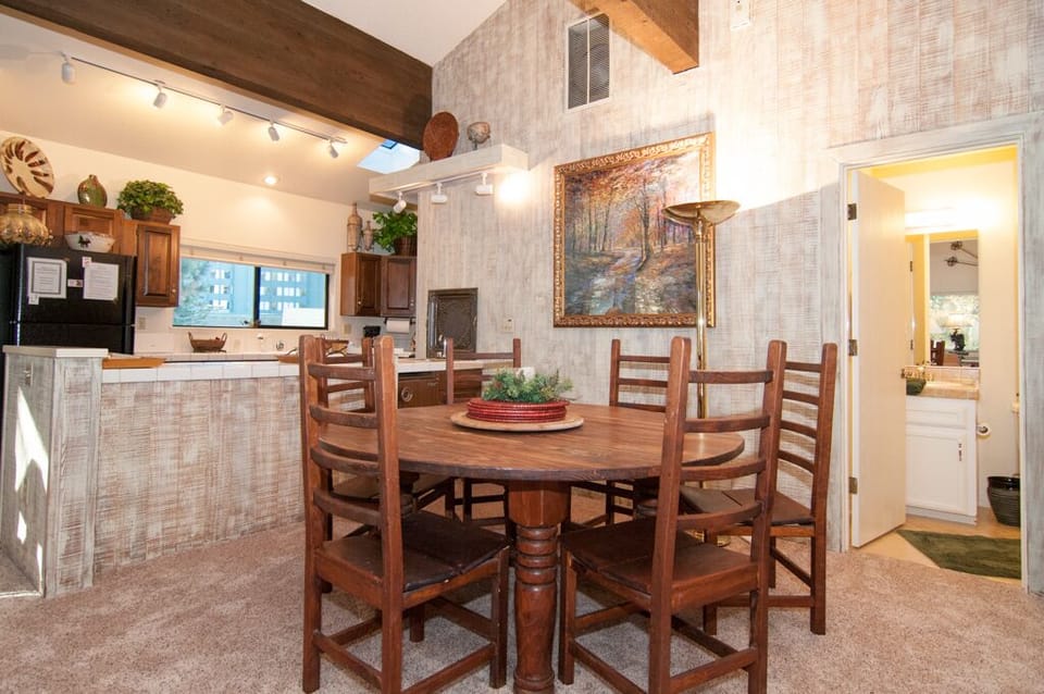 Dining for 6 or more.