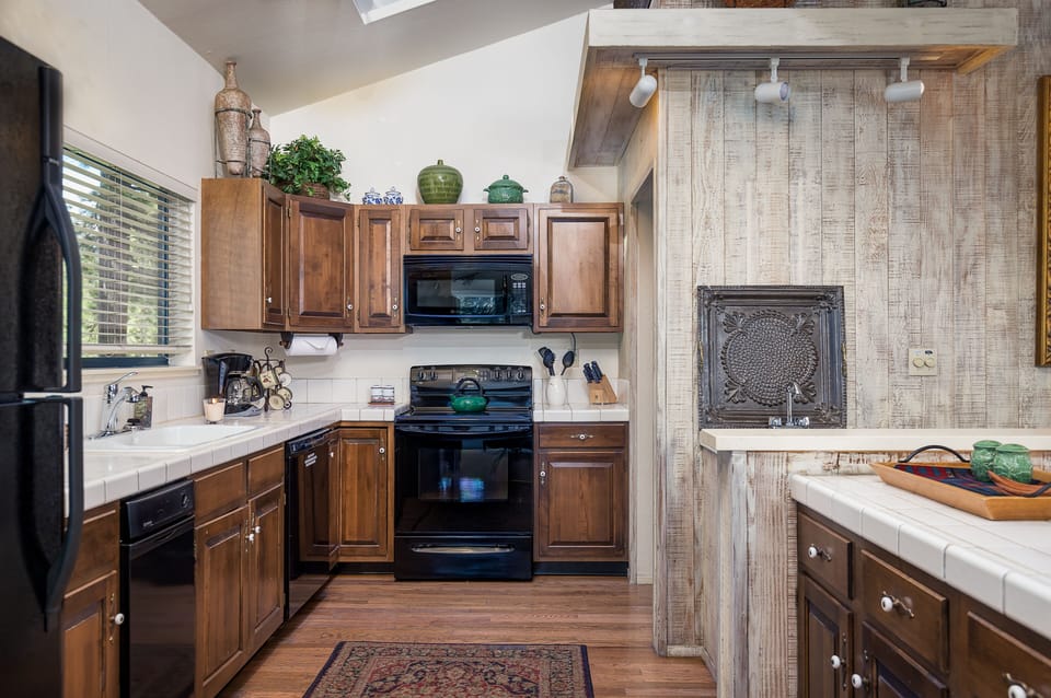 Well equipped kitchen makes cooking a breeze!