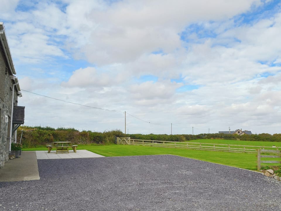 Ample parking | Ty Hen, Llangwnnadl near Pwllheli