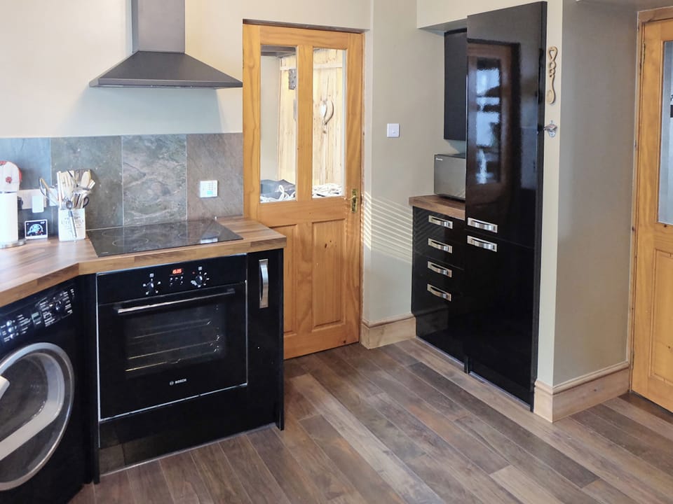 Comprehensively appointed kitchen | Fern Cottage, Ardentinny near Dunoon