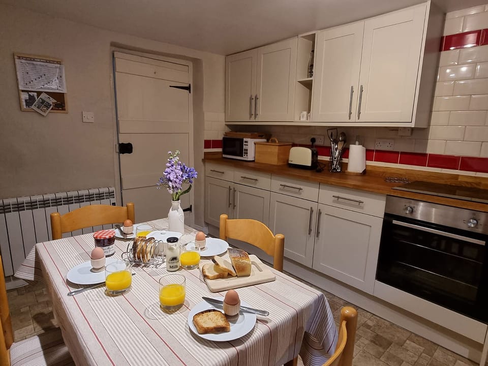 Kitchen with breakfast table | Lightfoot House, Redmire, near Leyburn