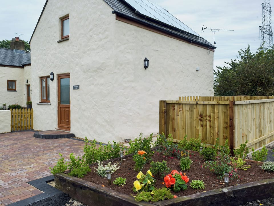 Exterior | Gardeners Lodge, near Pembroke