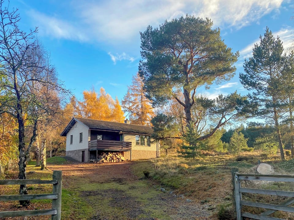 Lovely detached elavated bungalow | Kintulloch, Inveruglas, near Kingussie