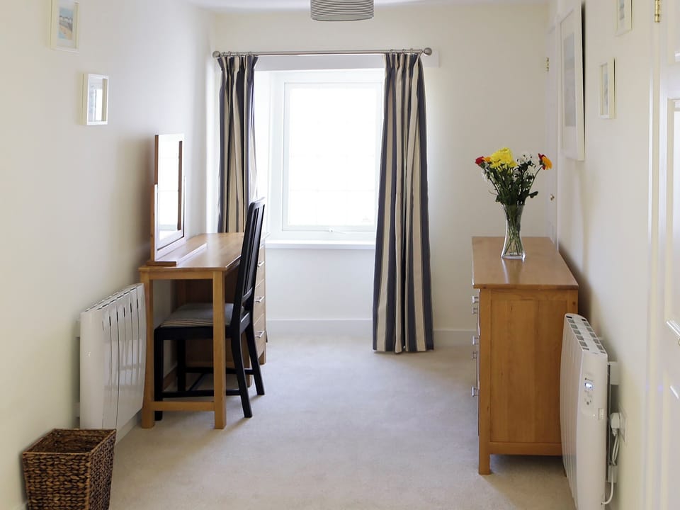 Useful dressing area | Manor Cottage, West Pentire