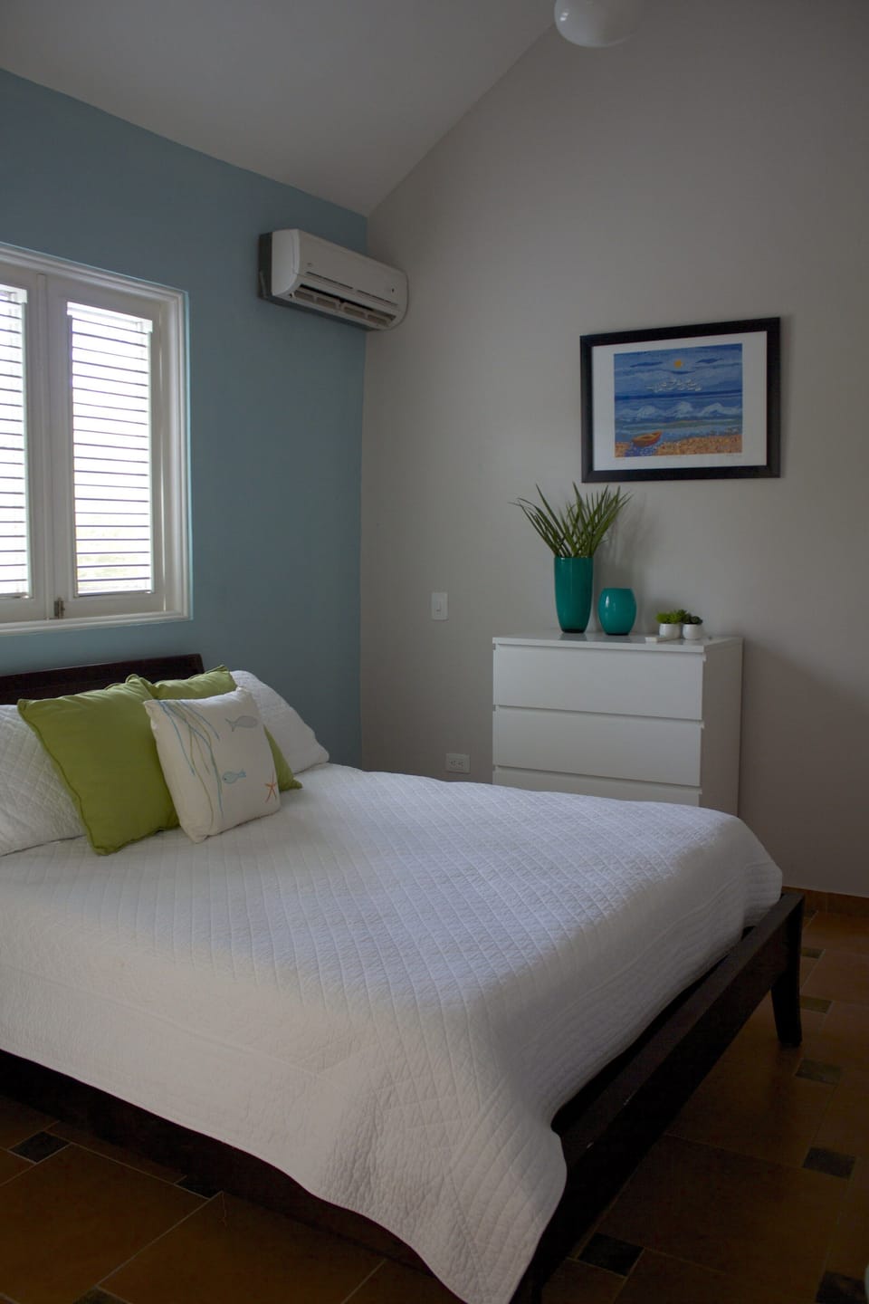 Bedroom 3 with Queen Size bed