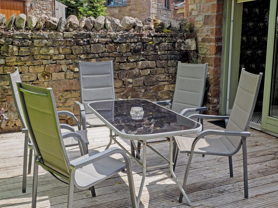 Sitting-out-area | Riverbank Cottage - Hole House Farm Cottages, Pooley Bridge, nr. Ullswater