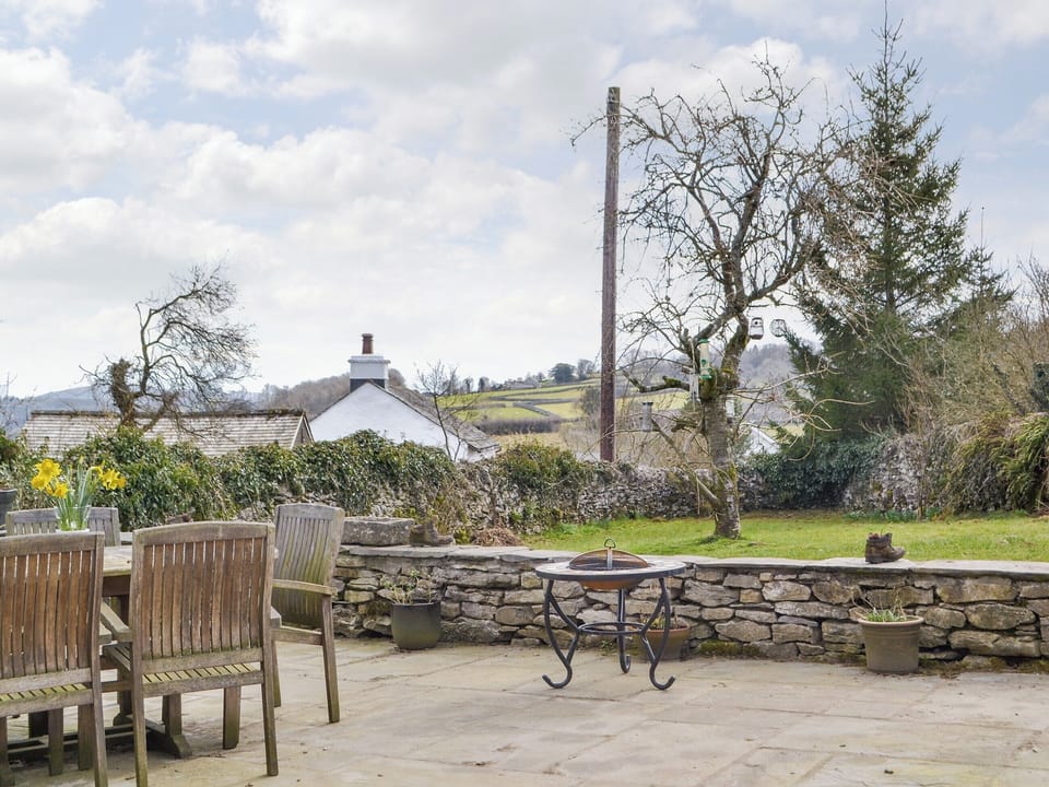 Paved patio area with quality outdoor furniture | Barrow Tenement, Lyth Valley, near Kendal