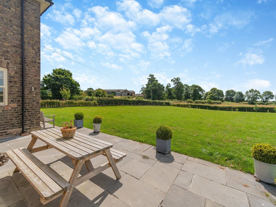 Sitting-out-area | Farrington House, Nafferton, near Driffield
