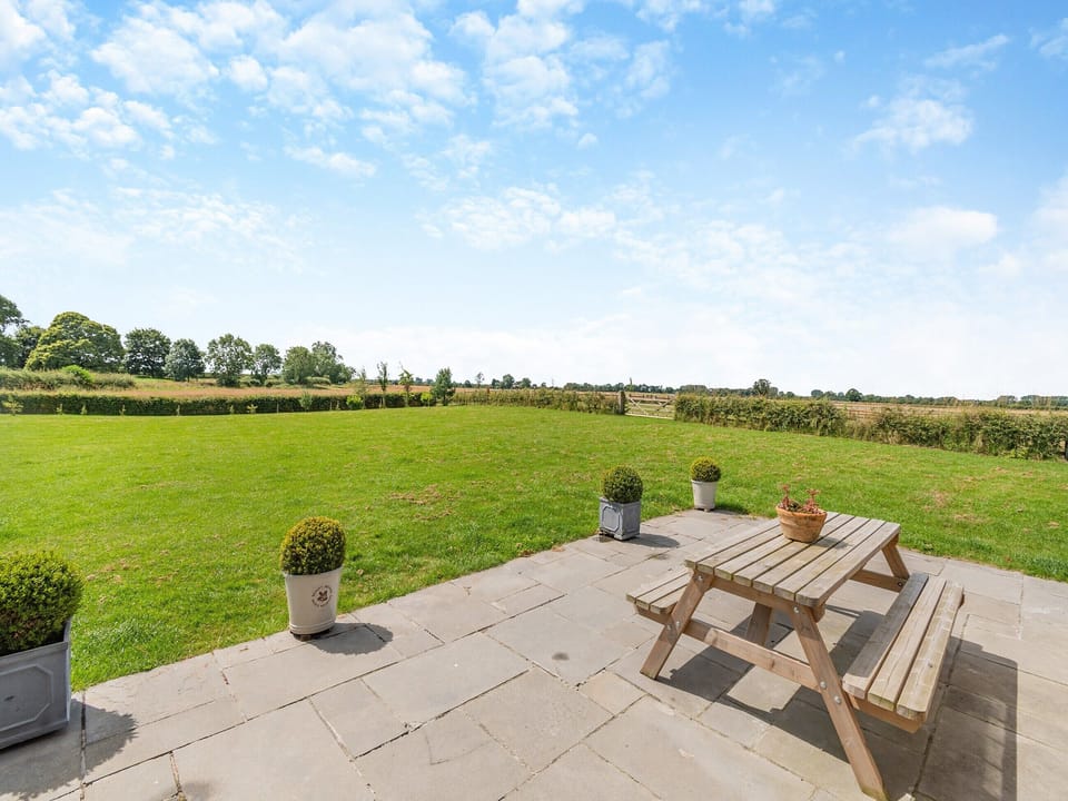 Sitting-out-area | Farrington House, Nafferton, near Driffield