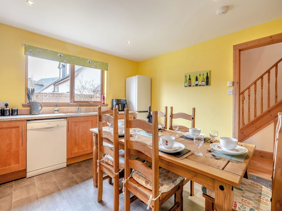 Well equipped kitchen/ dining room | Coire Cas - Allt Mor Cottages, Aviemore