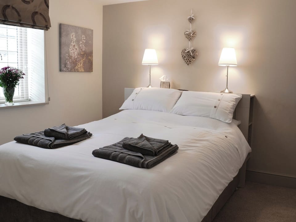 Elegant Bedroom with king size bed | Back o&rsquo; the Beck, Skipton