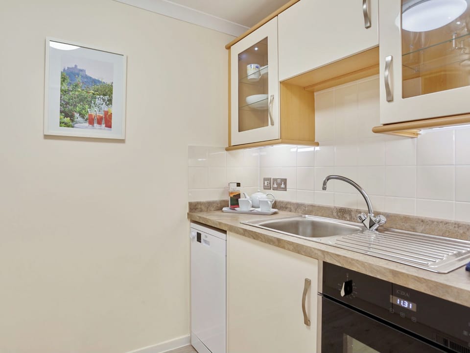 Kitchen area | Polgew Studio - Polgew Suites, Marazion