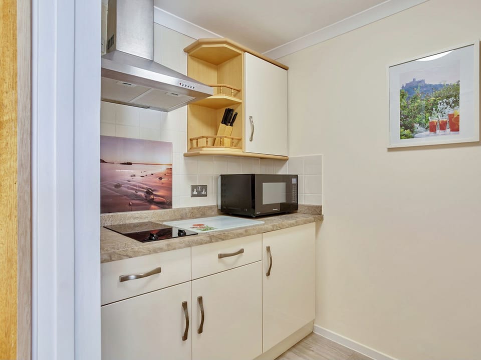 Kitchen area | Polgew Studio - Polgew Suites, Marazion