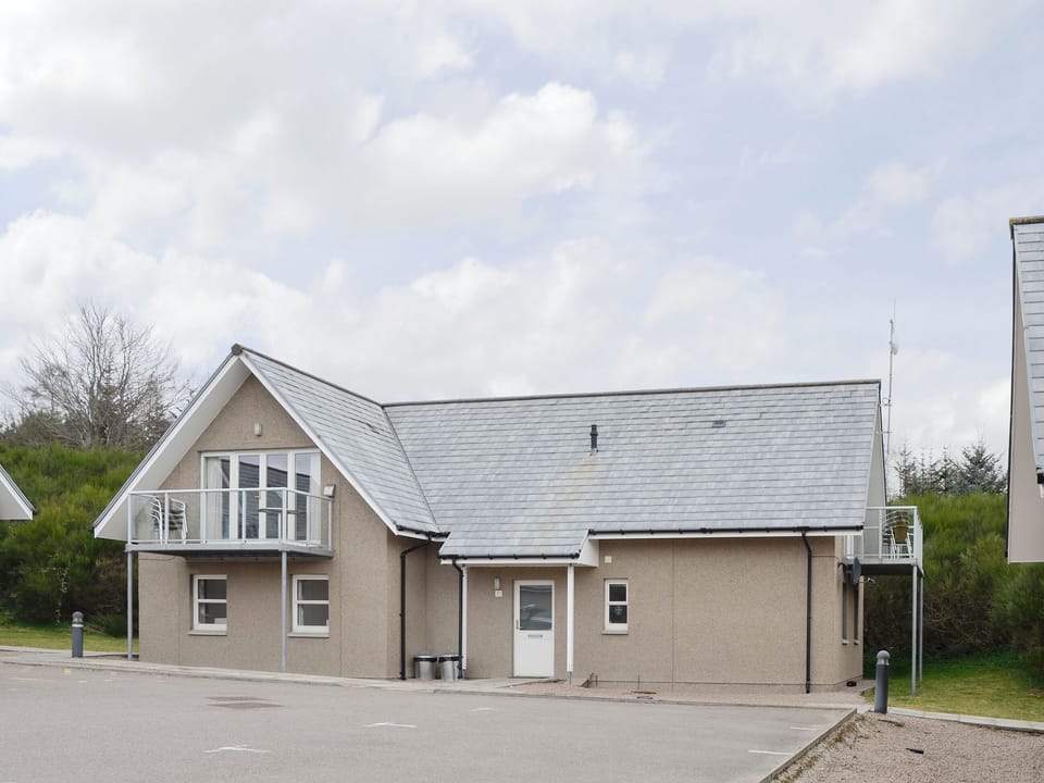 Attractive holiday home | No 32 - Queens Court, Inchmarlo, near Banchory