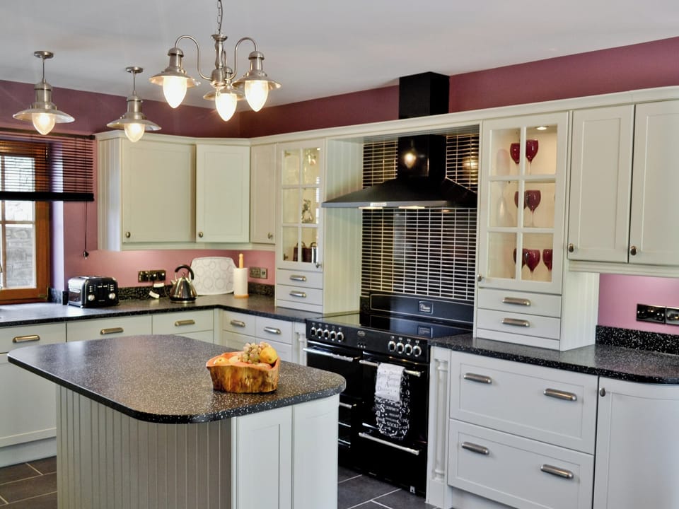 Kitchen | Ffynnonmeredydd Cottages - The Stable, Mydroilyn, nr. Aberaeron 