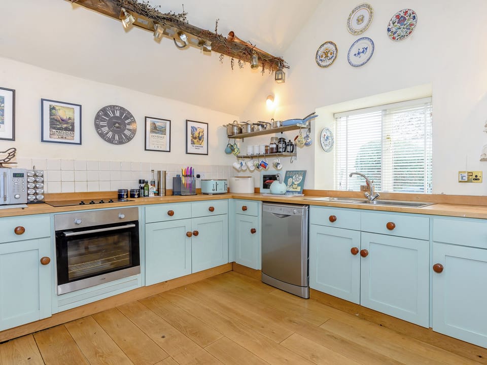 Comprehensively equipped kitchen | The Smithy, Brassington, near Matlock