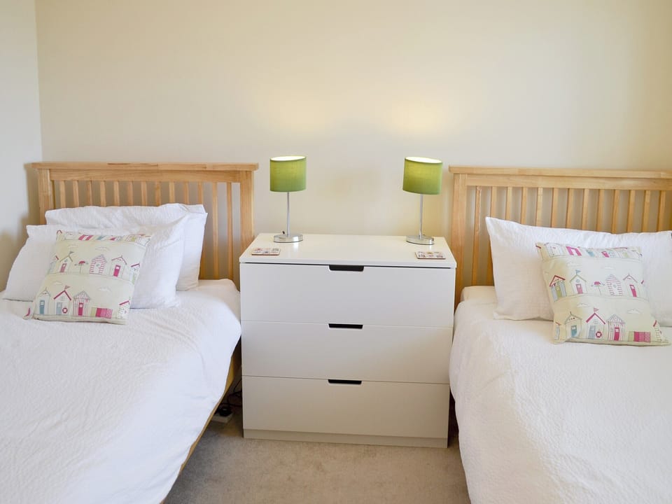 Twin bedroom | Sea Breeze, Beadnell, near Seahouses
