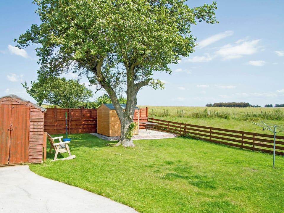 Beautiful garden with summerhouse | The Paddock, Portmahomack, near Tain