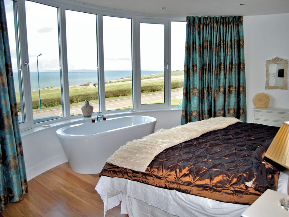 Island View double bedroom | Island View, Dunure, nr. Ayr