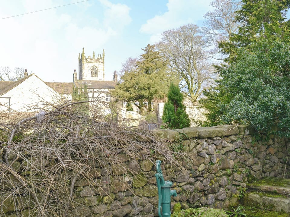 Charming garden area | Dick &rsquo;n&rsquo; Liddy&rsquo;s Cottage, Gargrave, near Skipton