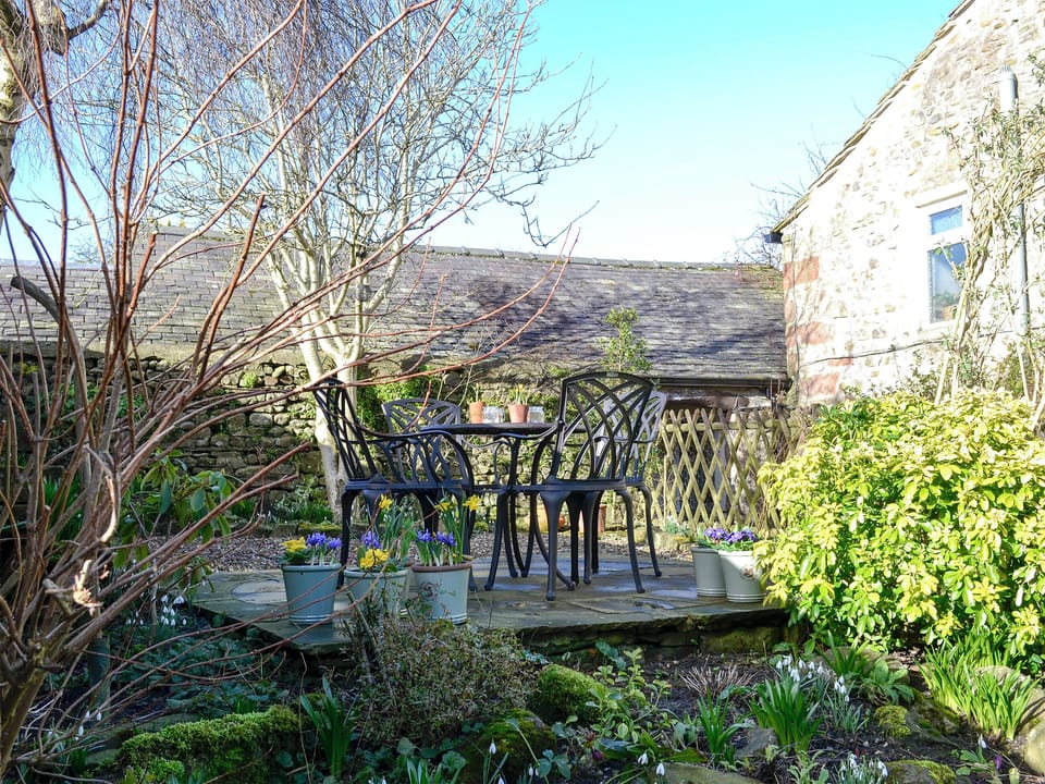 Garden with patio, garden furniture and BBQ | Dick &rsquo;n&rsquo; Liddy&rsquo;s Cottage, Gargrave, near Skipton