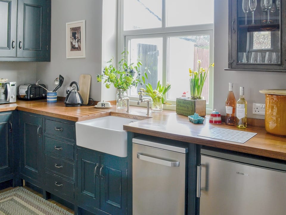 Bespoke kitchen with Belfast sink and oak surfaces | Dick &rsquo;n&rsquo; Liddy&rsquo;s Cottage, Gargrave, near Skipton