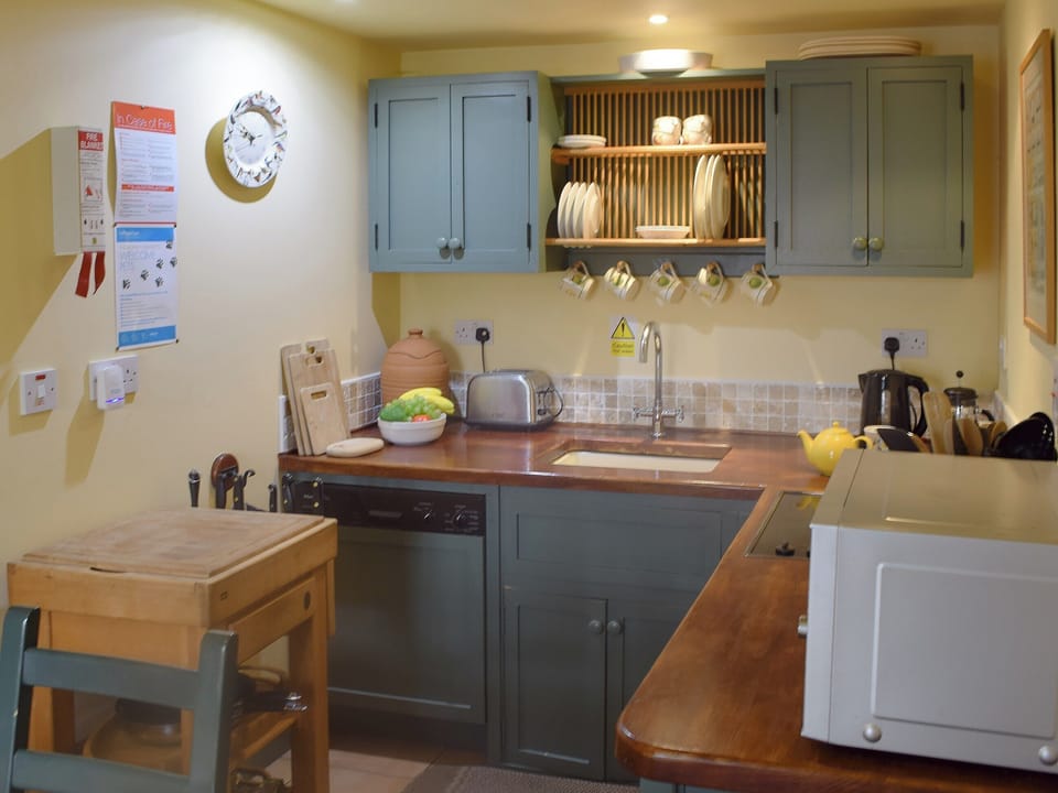 Kitchen | But &rsquo;n&rsquo; Ben - Ardura Estate, Nr Craignure, Isle of Mull