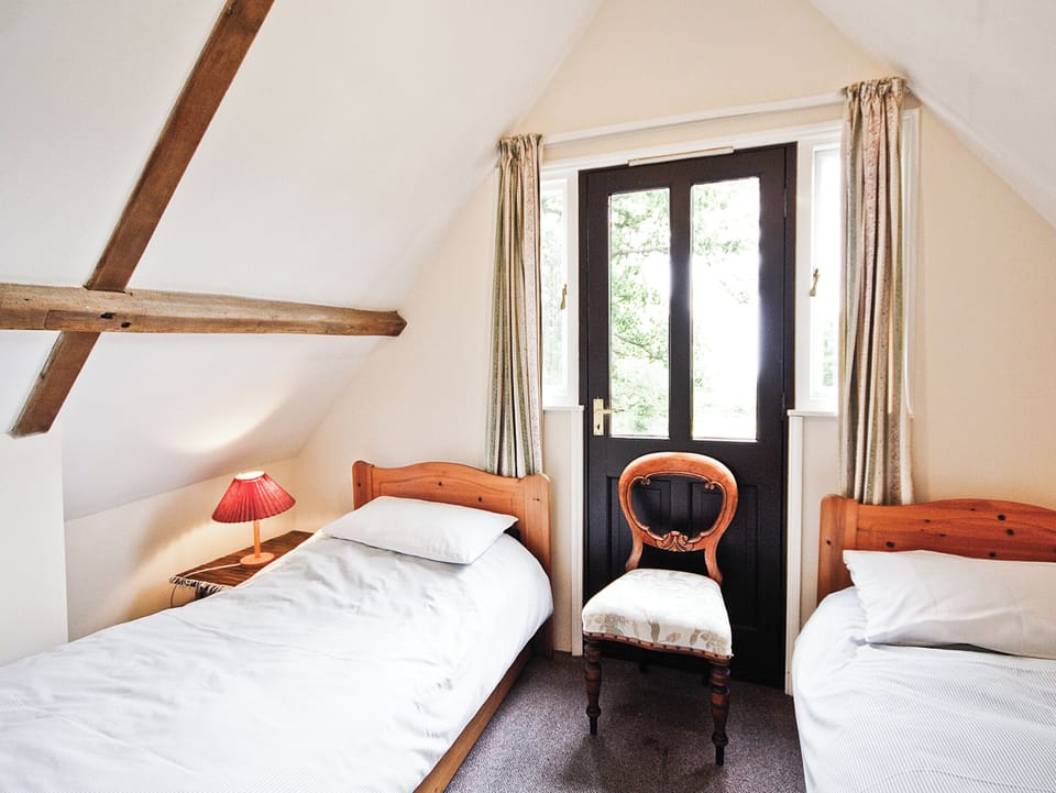 The Granary twin bedded room | The Granary, Saxtead, nr. Framlingham