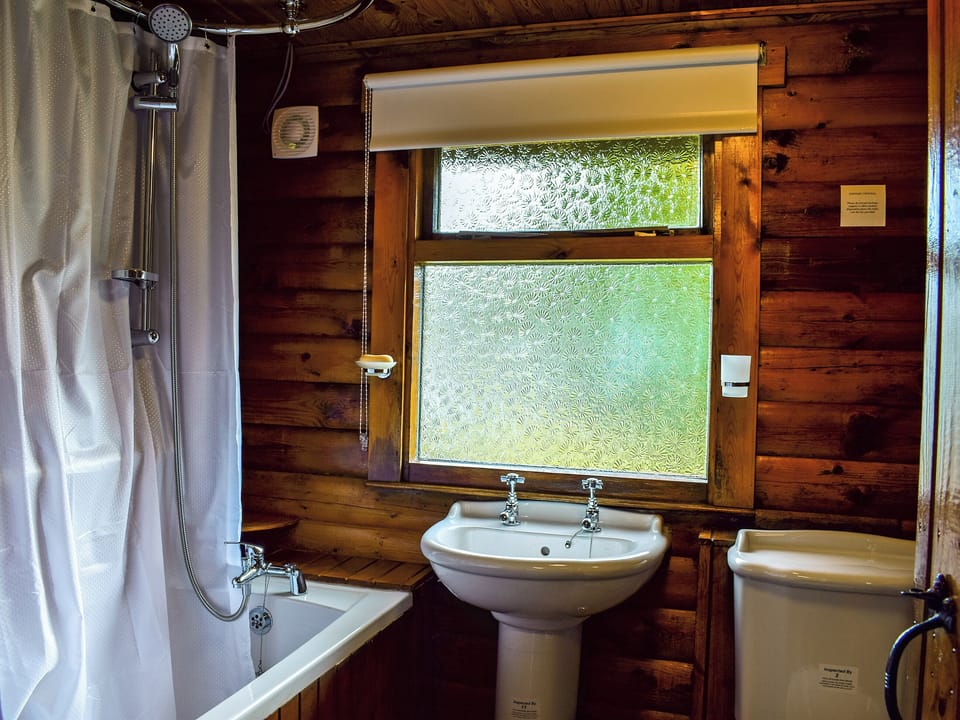 Bathroom with shower over bath | Forest View, Strathyre, near Callendar
