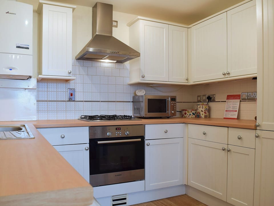 Well equipped kitchen | Valeview Cottage, Great Malvern