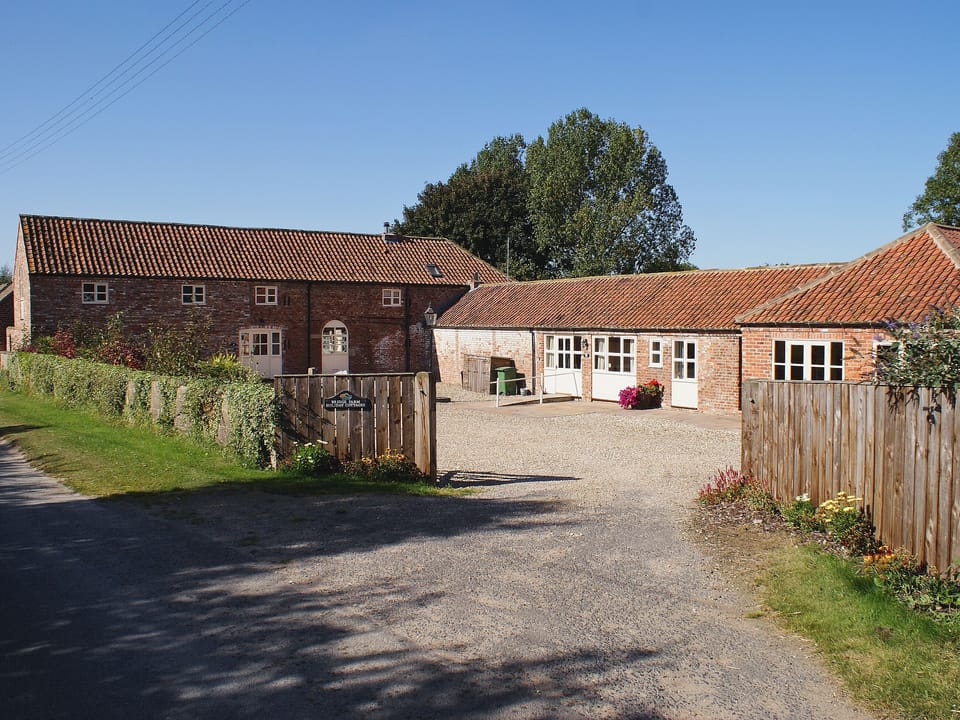 Exterior | Bridge Farm Holiday Cottages - The Stable, Brigham
