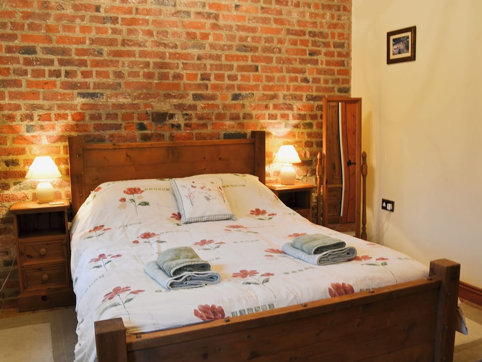 Double bedroom | Bridge Farm Holiday Cottages - The Stable, Brigham