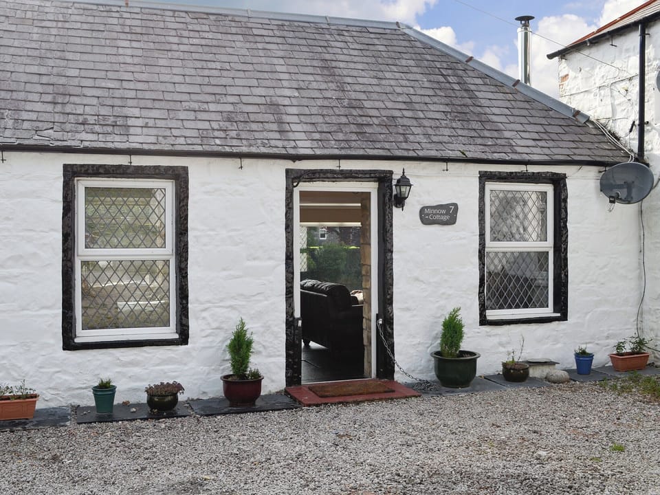 Lovely riverbank cottage | Minnow Cottage, Minnigaff, near Newton Stewart