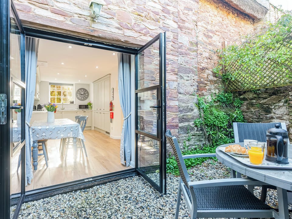 Sitting-out-area | Laurel Cottage, Stoke Gabriel