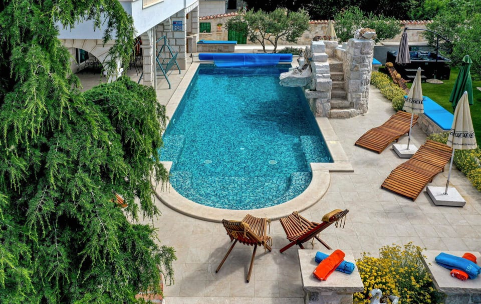 pool