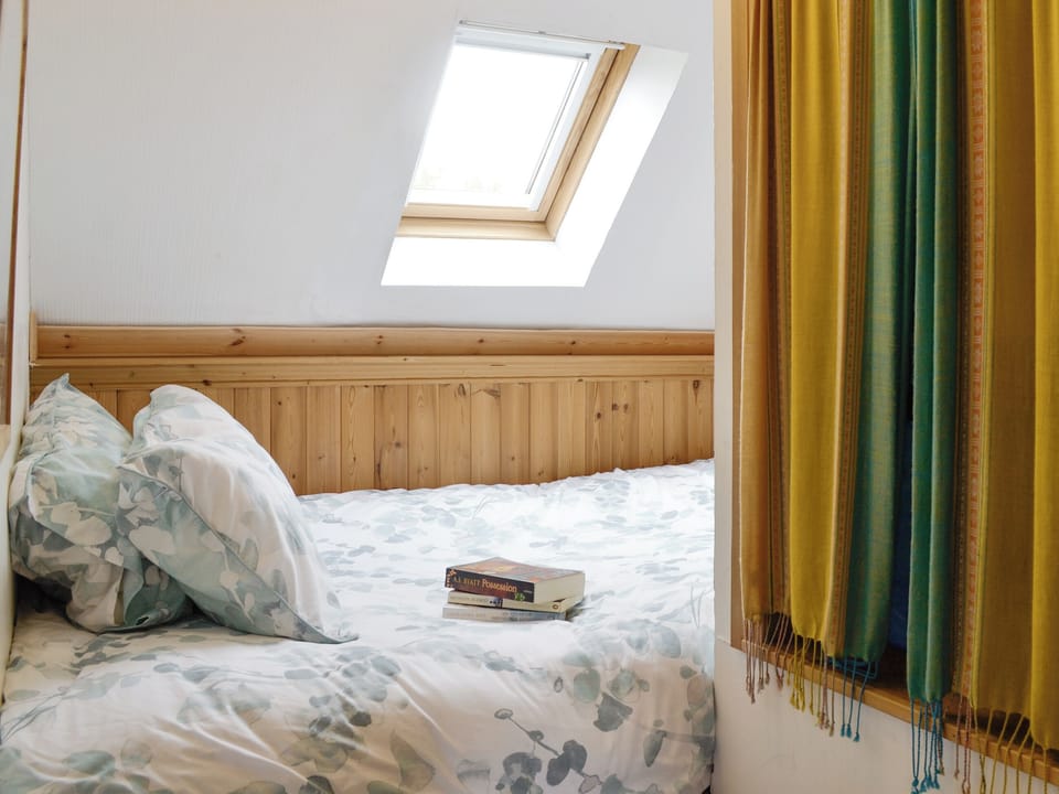 Cosy single bedroom | Larch Cottage, Kirkmichael, near Pitlochry