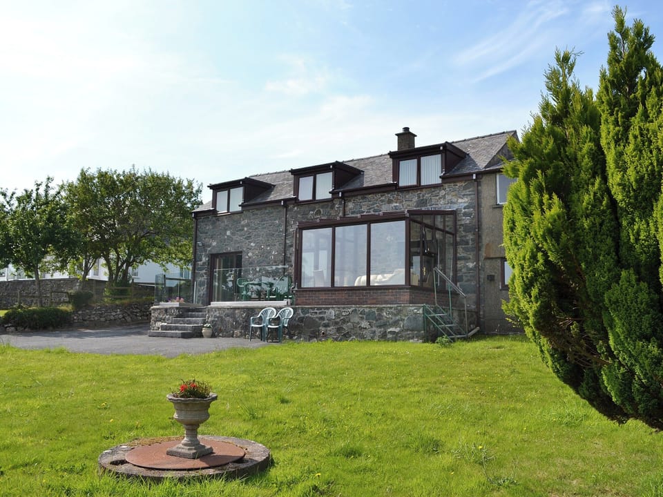 Attractive, detached barn | Bryn Hudol, Abererch, near Pwllheli