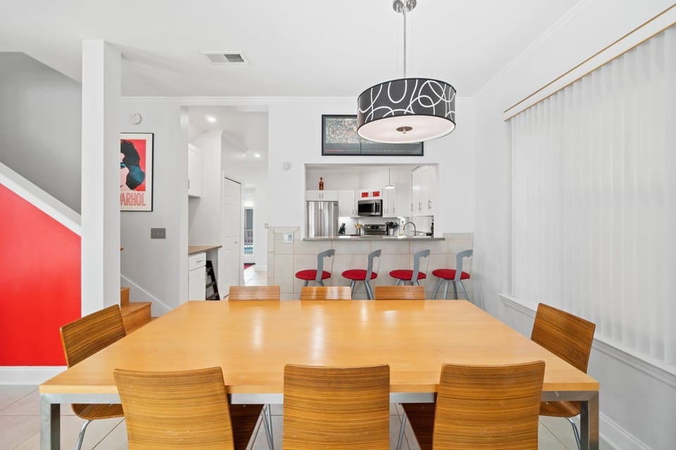 The open layout makes it so easy to relax and enjoy time together.