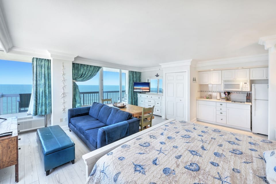 11th floor Ocean Front corner studio