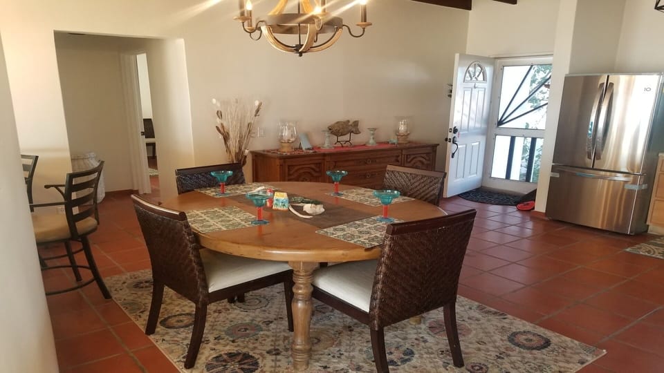 Dining room, buffet, bar. Flow through ocean breezes.